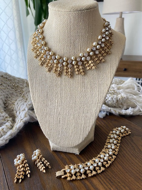 Vintage Classy Gold w/Crystals Necklace set