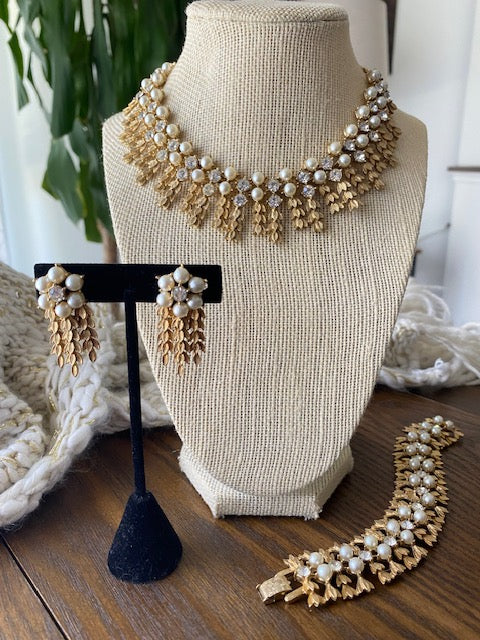 Vintage Classy Gold w/Crystals Necklace set