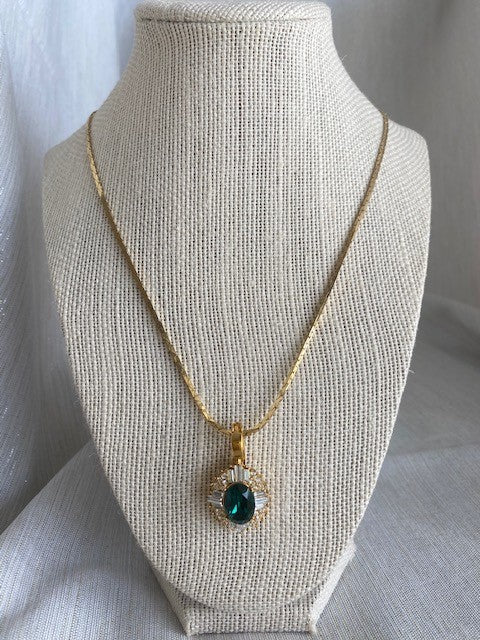 Vintage Deep Emerald Green Pendant Necklace