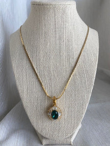 Vintage Deep Emerald Green Pendant Necklace