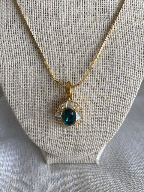 Vintage Deep Emerald Green Pendant Necklace