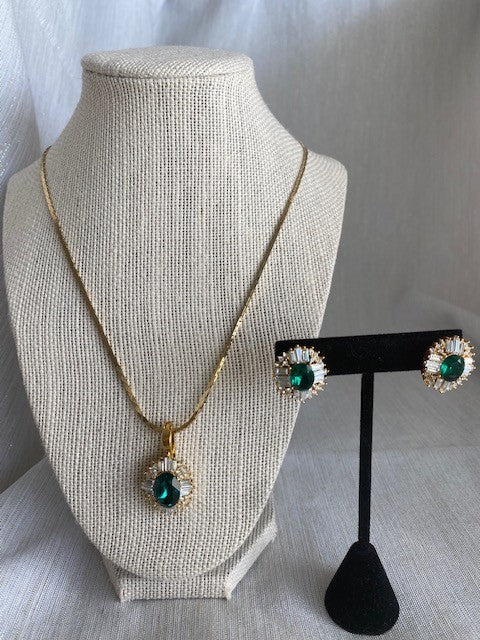 Vintage Deep Emerald Green Earrings