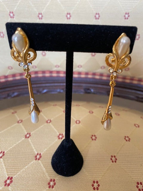 Vintage - Classy Pearl Earrings with Crystals