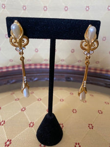 Vintage - Classy Pearl Earrings with Crystals