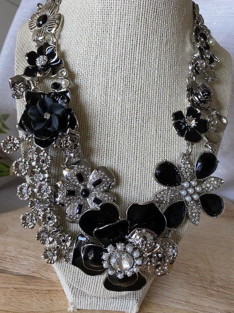 Amazing Black Elegant Flower Crystals Necklace