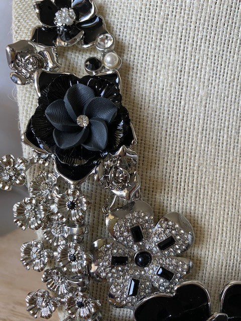 Amazing Black Elegant Flower Crystals Necklace