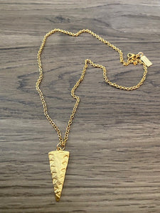 Everyday Outfit Gold Arrow Pendant Necklace